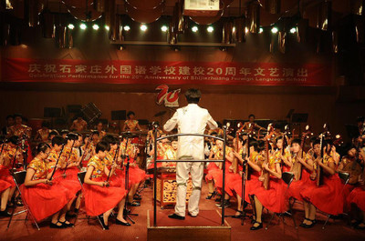 華意制衣 專業校服定制，石家莊廠家直供，打造舒適與美觀的校園服飾